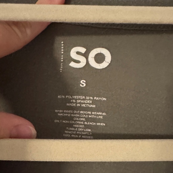 Bundle of 3 Women's Small Basic Tee & Tanks Olive, Burgundy, and Palm Print Tops - Picture 7 of 10